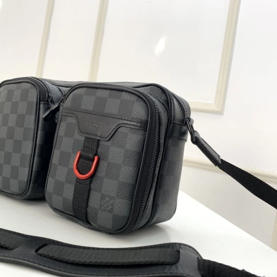 LOUIS MESSENGER UTILITY VUITTON BAG 0813